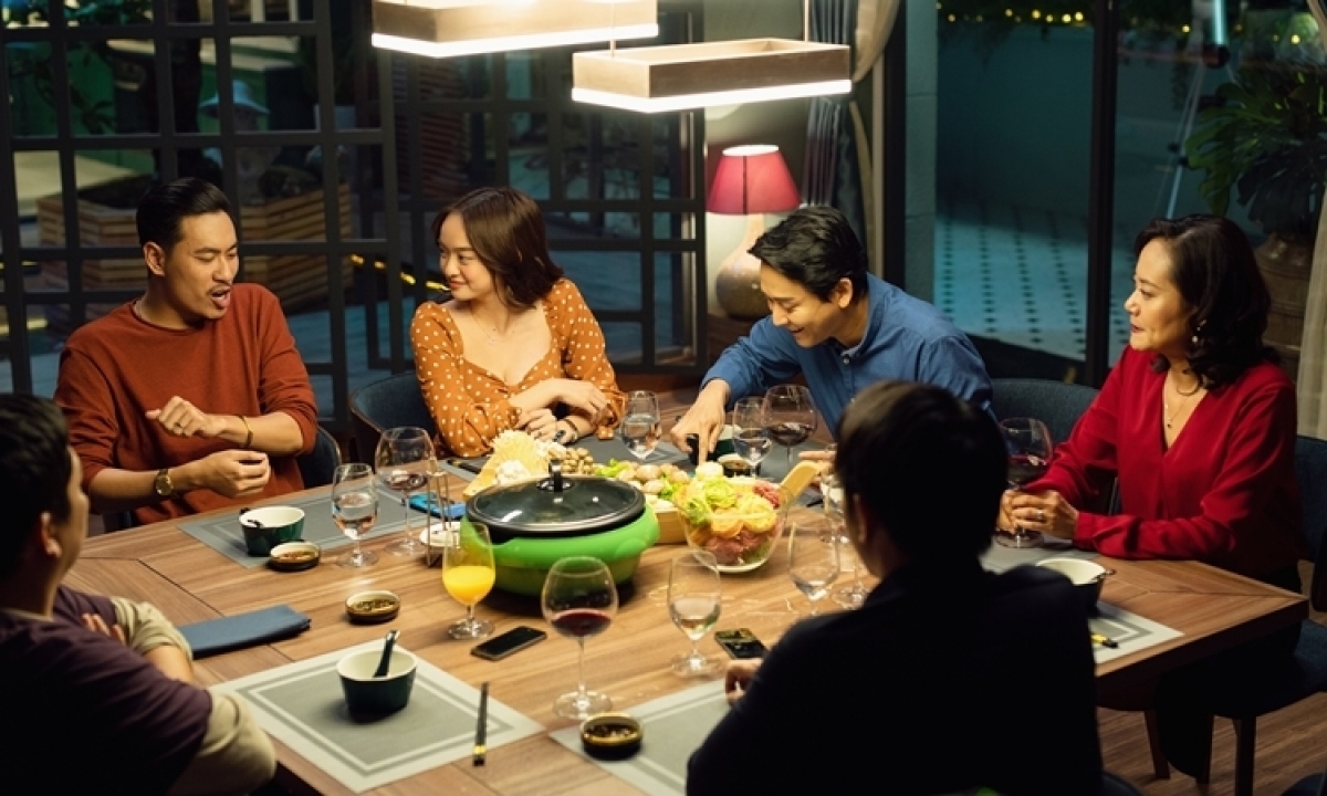 A scene in "Tiệc trăng máu" (Blood Moon Party) by director Nguyen Quang Dung and film producer Phan Gia Nhat Linh is introduced to audiences in late October, 2020