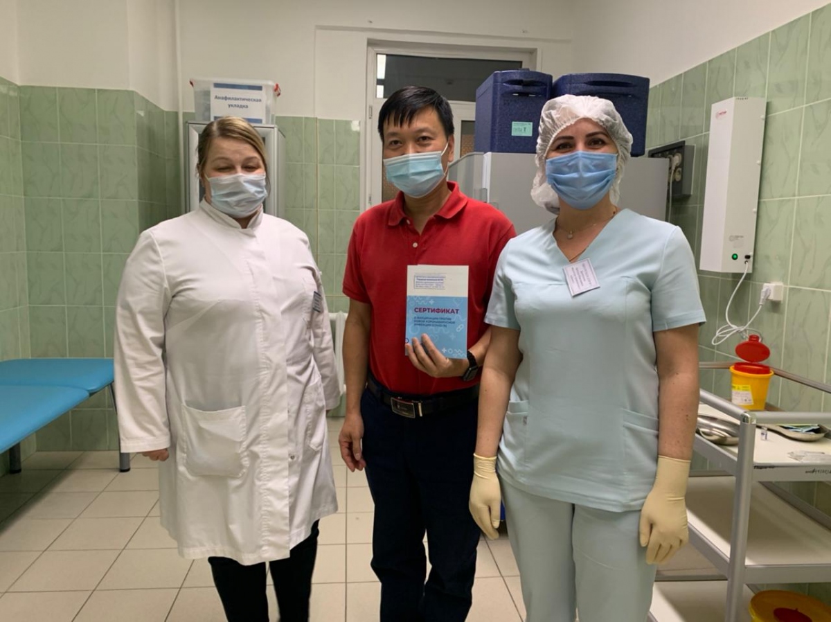 nguoi viet tai nga huong ung viec tiem vaccine ngua covid-19 hinh anh 2