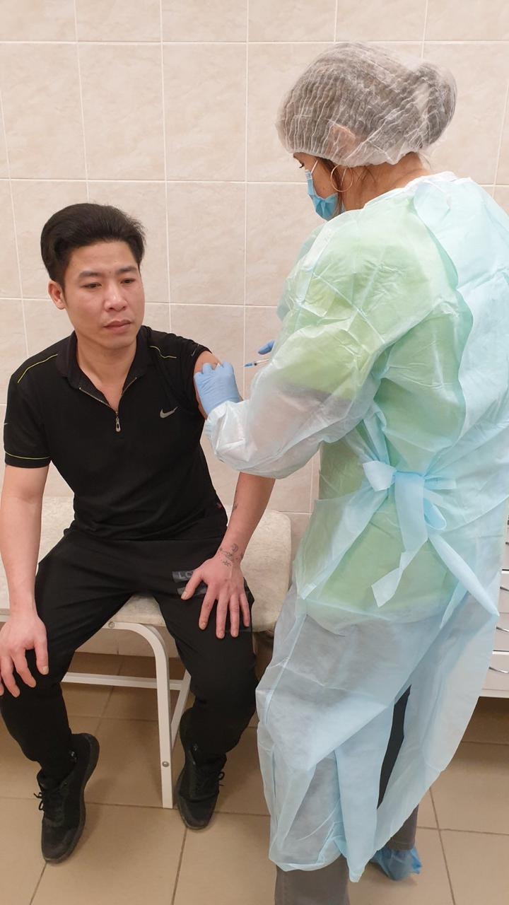 nguoi viet tai nga huong ung viec tiem vaccine ngua covid-19 hinh anh 3