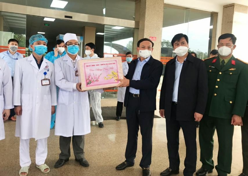 Quảng Ninh hỗ trợ thêm tiền ăn dịp Tết cho người cách ly tập trung