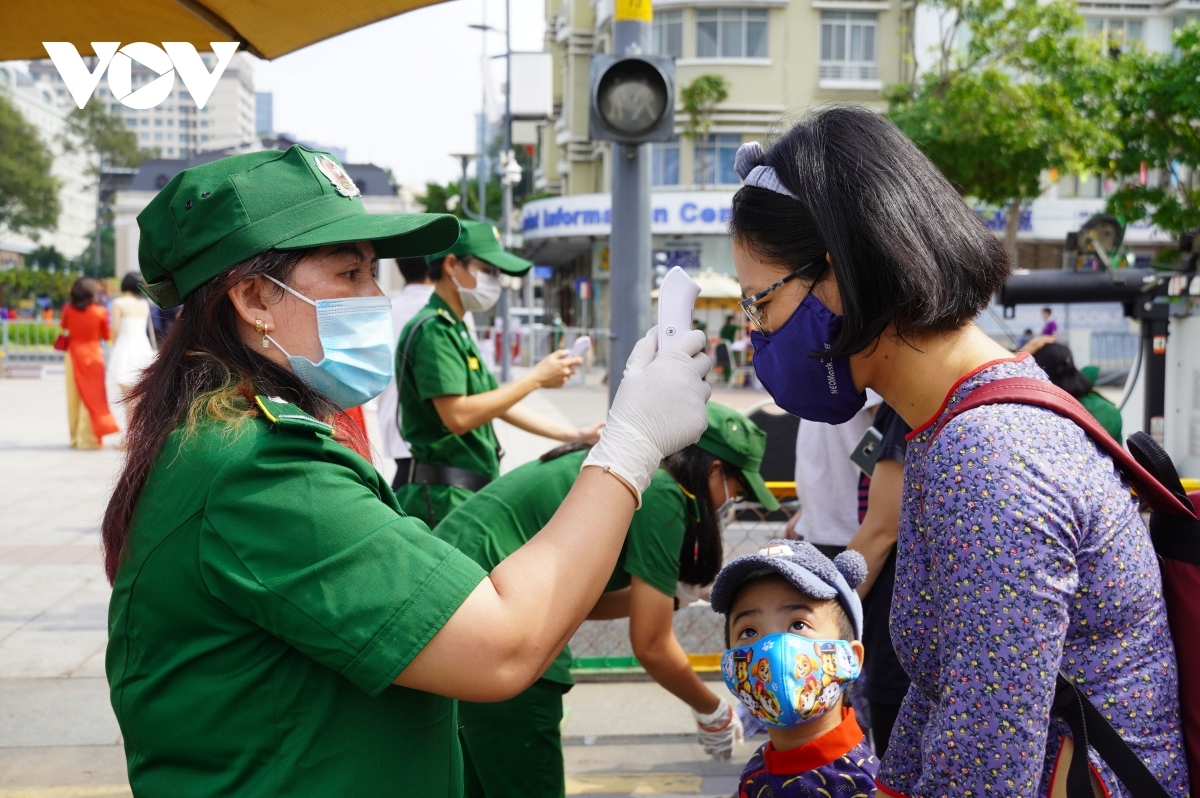 nguyen hue flower street opens amid covid-19 fears picture 1 nguyen hue flower street opens amid covid-19 fears picture 1