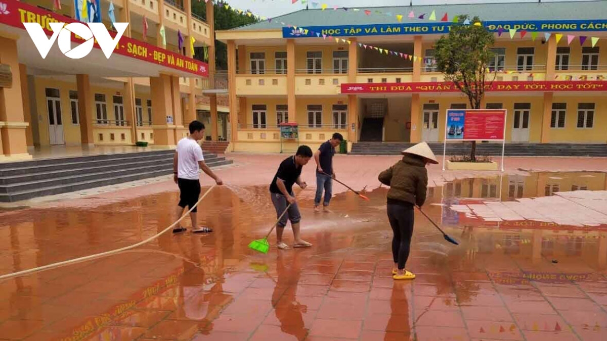 Các cơ sở giáo dục đều thực hiện việc vệ sinh trường lớp.