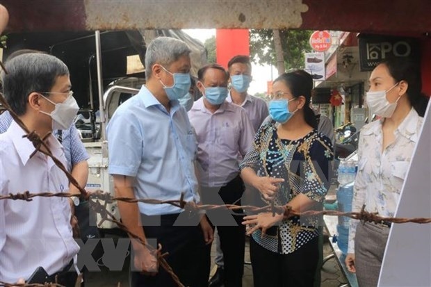 health official inspects covid-19 prevention, control in hcm city picture 1