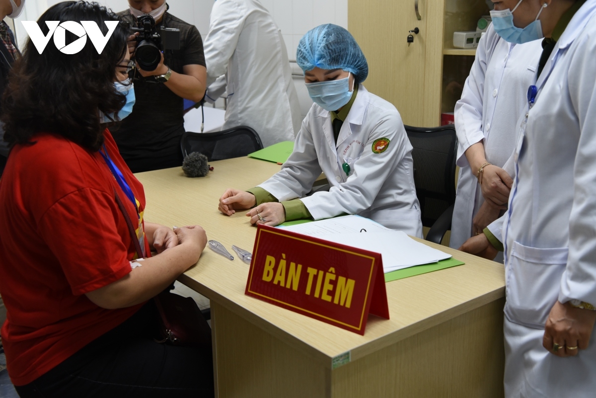 volunteers get local covid-19 vaccine shots in second-stage trials picture 10