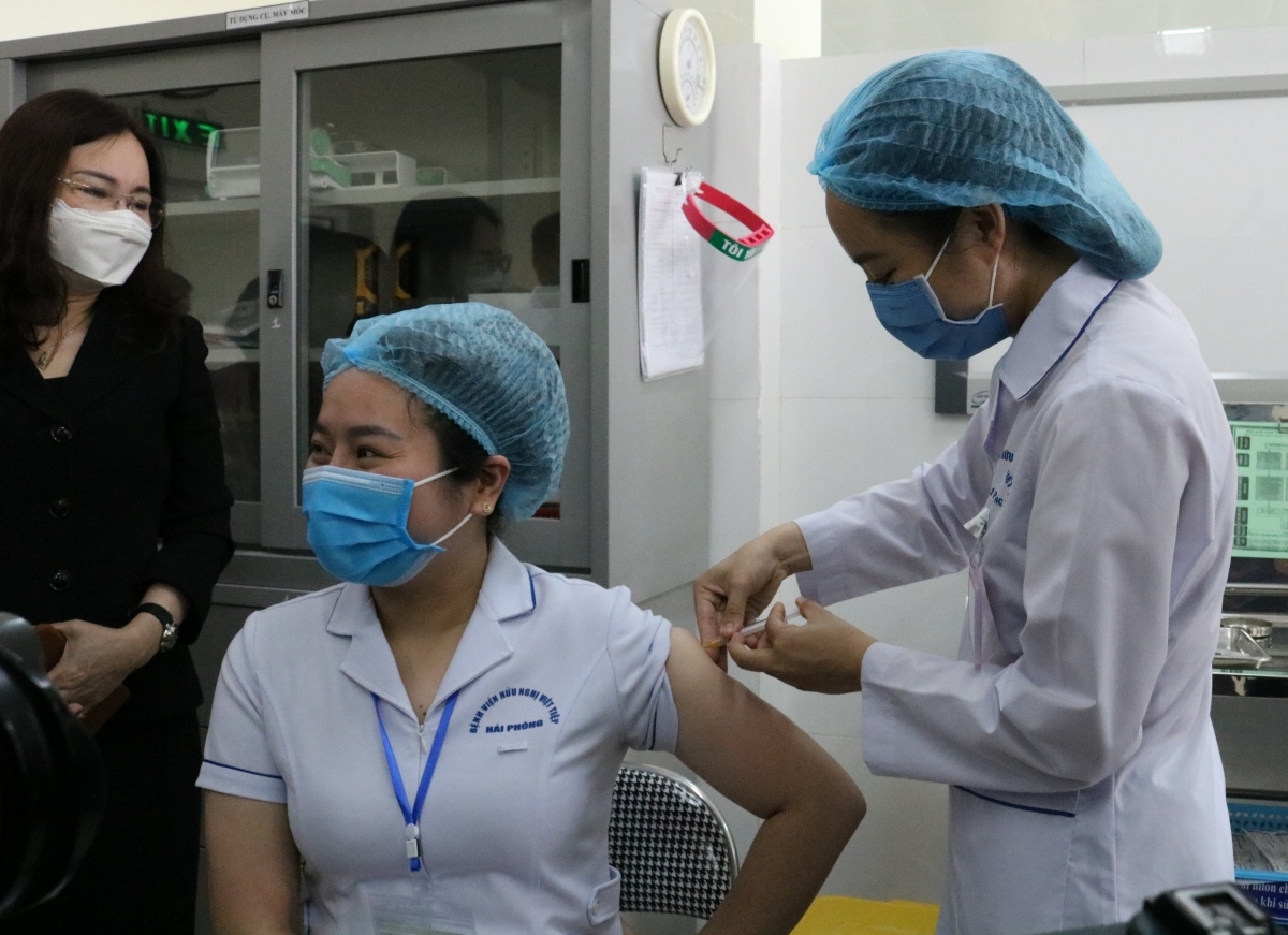 covid-19 vaccination campaign begins in hai phong and da nang picture 1