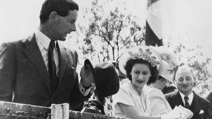 Công chúa Margaret chụp cùng Peter Townsend (trái) ở Nam Phi trong chuyến công du hoàng gia năm 1947. Ảnh: Getty Images