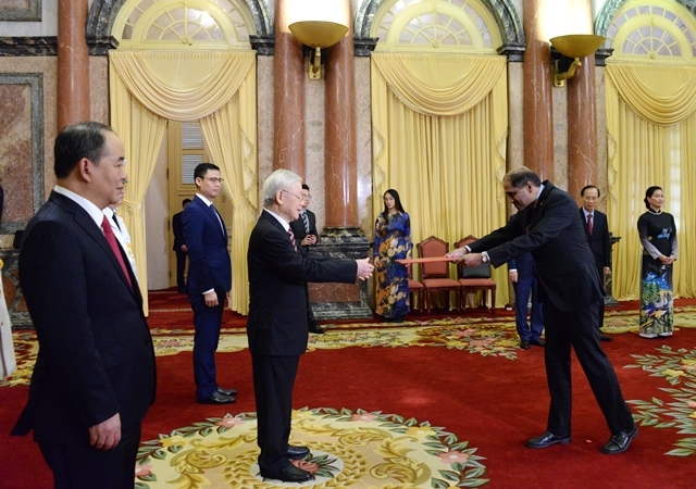 Đại sứ Singapore - Jaya Ratnam trình Quốc thư lên Tổng Bí thư, Chủ tịch nước Nguyễn Phú Trọng.