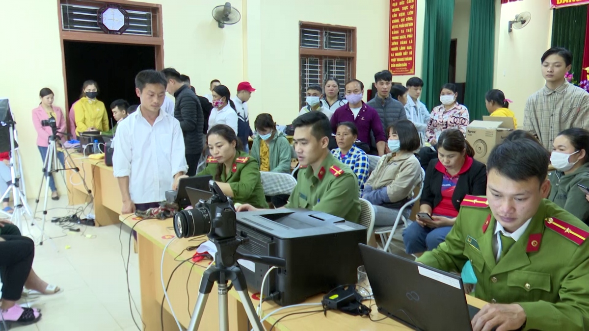 công an sơn la căng mình thực hiện thủ tục cấp căn cước công dân hình ảnh 14 cong an son la cang minh thuc hien thu tuc cap can cuoc cong dan hinh anh 14
