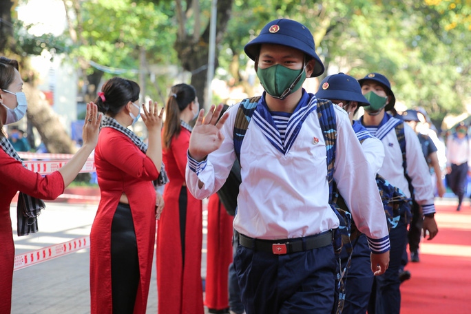 youths in hcm city depart for military service picture 2