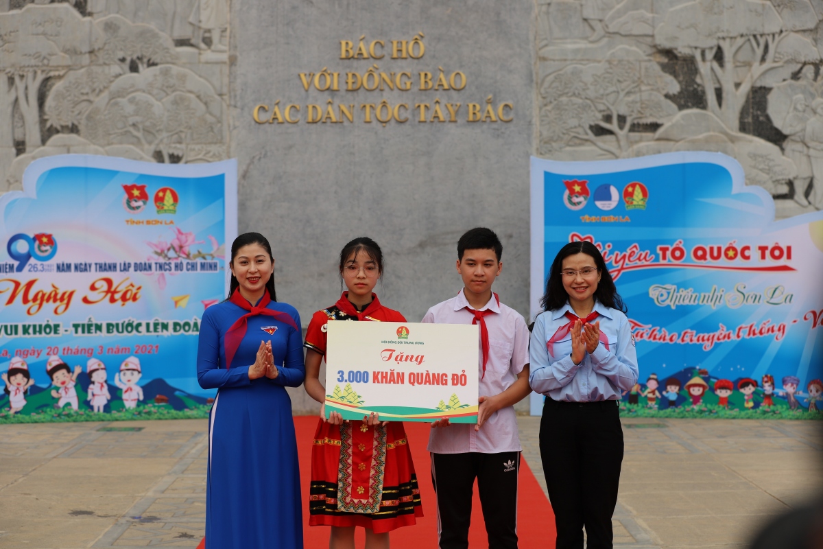 600 hoc sinh son la tham gia ngay hoi thieu nhi vui khoe tien buoc len doan hinh anh 3