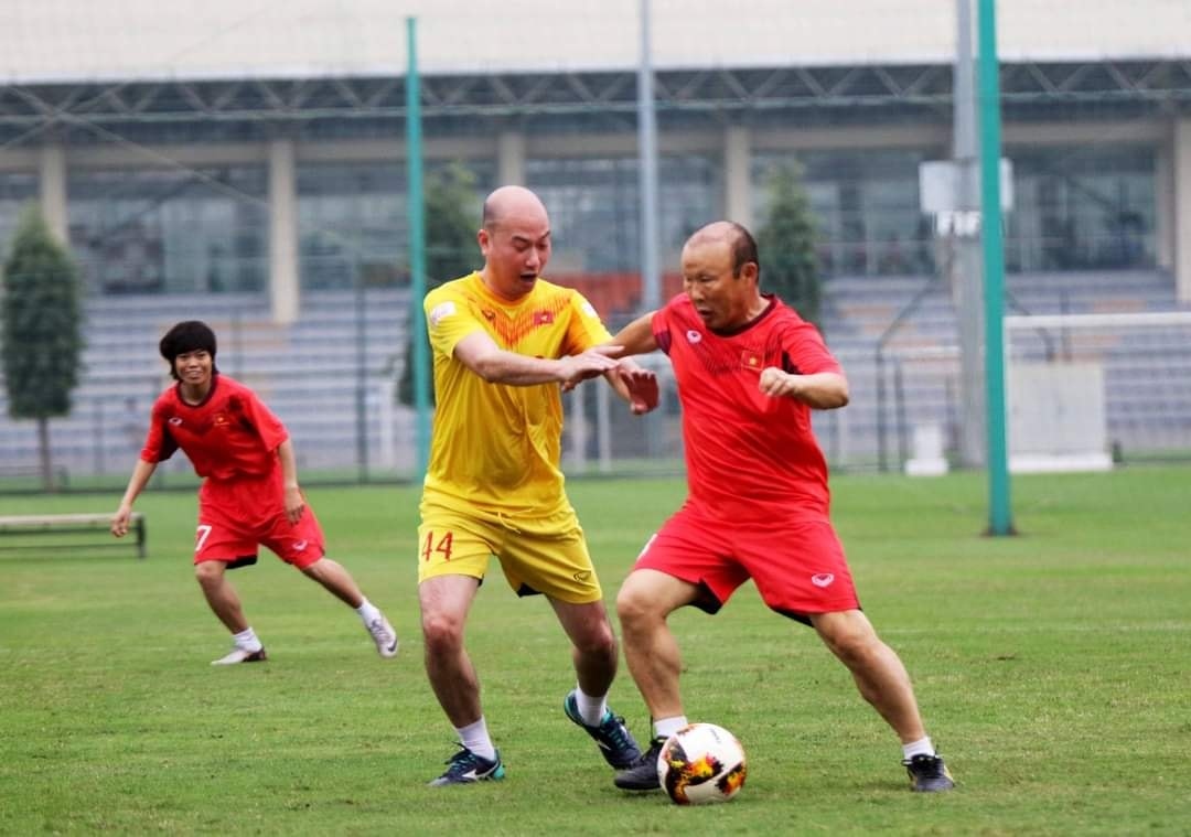 hlv park hang seo trinh dien ky nang da bong chao mung ngay the thao viet nam hinh anh 5