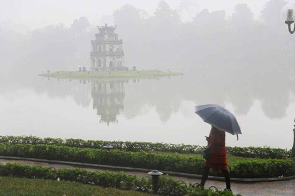 du bao thoi tiet hom nay mien bac co mua phun, suong mu, troi ret am hinh anh 1