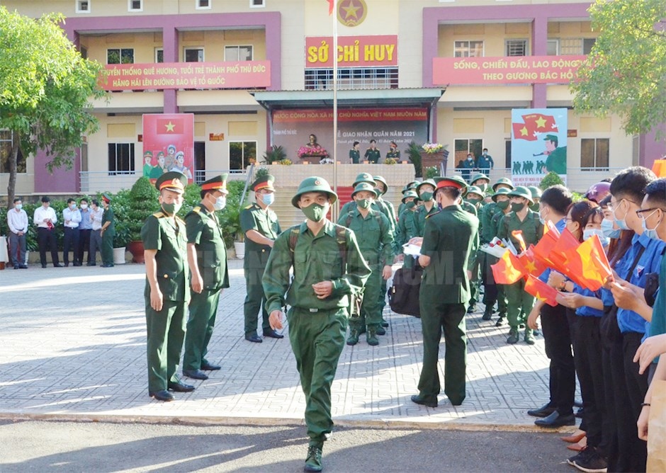 youths in hcm city depart for military service picture 4