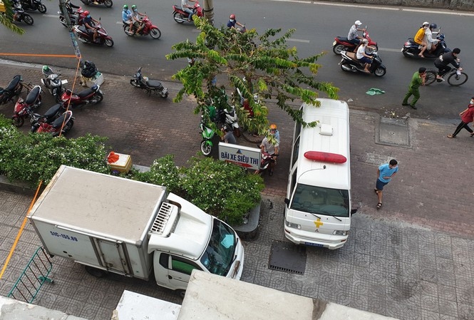 cong an dieu tra vu hai co gai roi tu tang cao chung cu xuong dat hinh anh 1