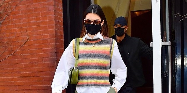 Kendall Jenner diện đồ cá tính đến cuộc họp ngày cuối tuần