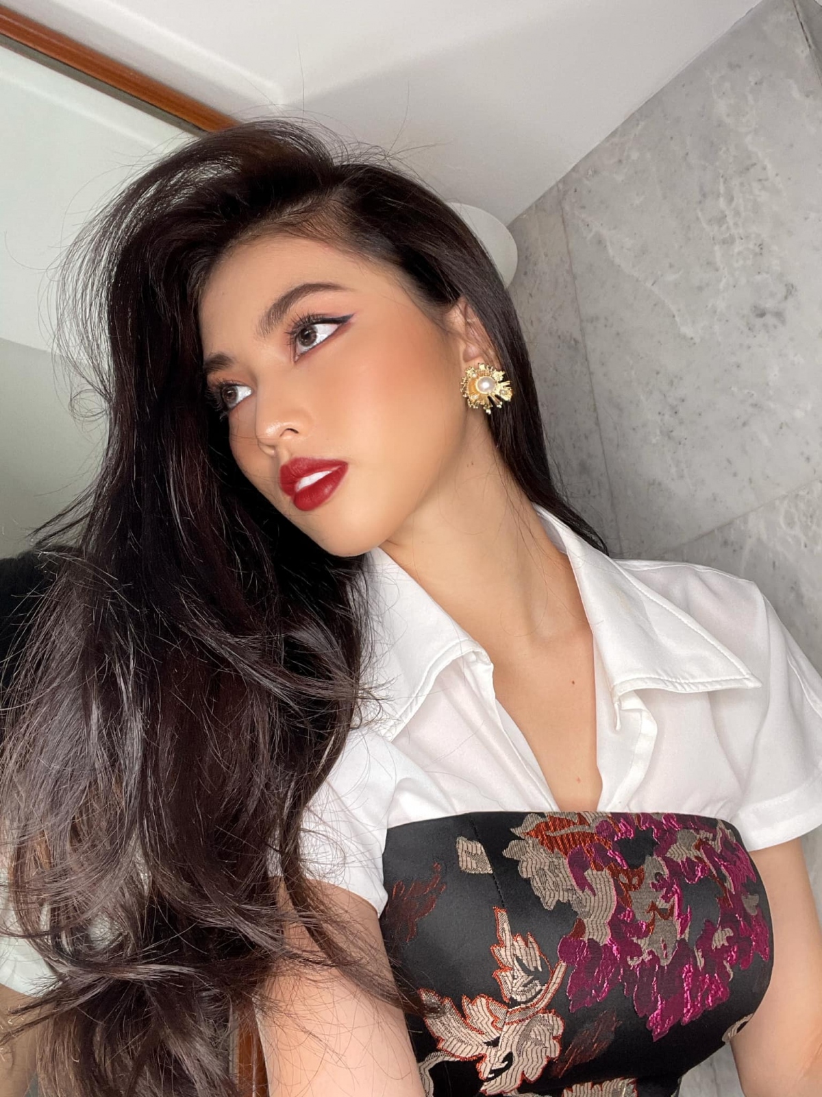 Bên cạnh đó, trong thời gian cách ly, nàng Hậu sinh năm 2k cũng chia sẻ rất nhiều hình ảnh của mình tại phòng khách sạn khiến công chúng thích thú.