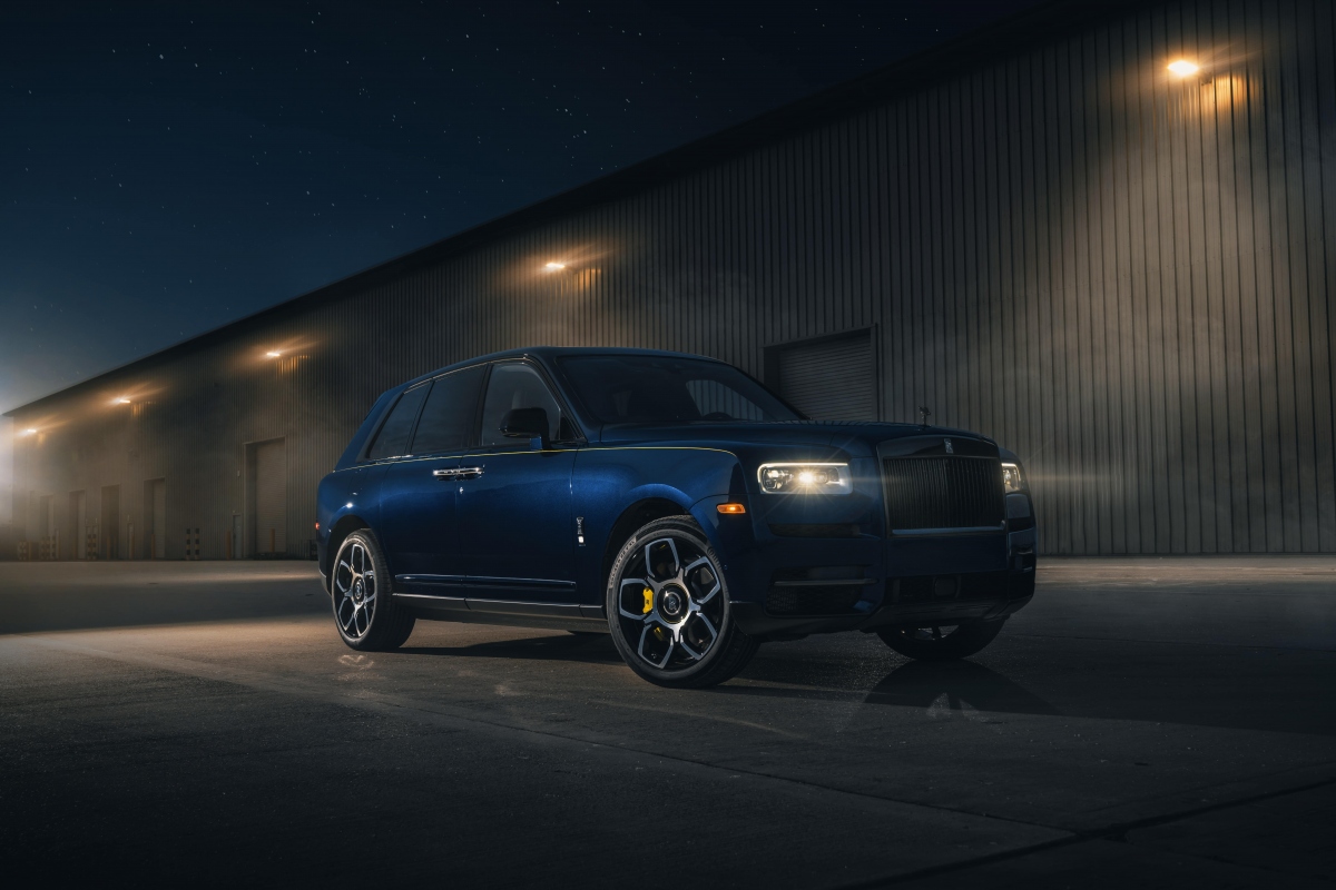 ngam rolls-royce cullinan ban ca nhan hoa voi mau son pikes peak blue hinh anh 1