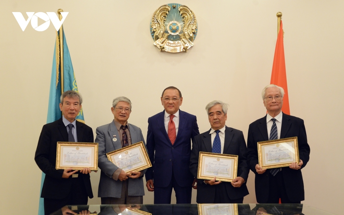 vietnamese translators honoured for boosting cultural ties with kazakhstan picture 1