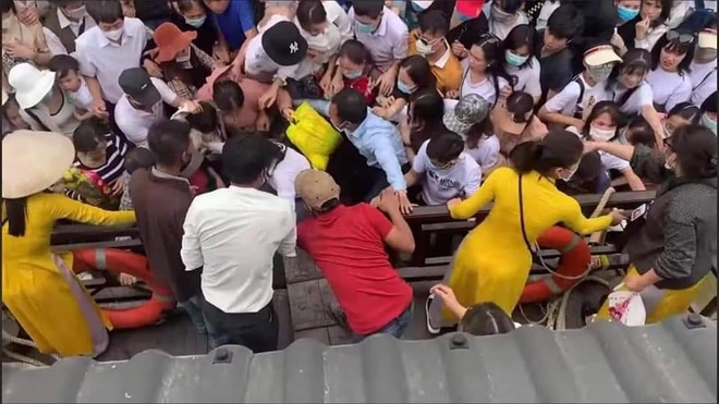 trải nghiệm một ngày chen lấn xô đẩy đến nghẹt thở ở chùa tam chúc hình ảnh 10 trai nghiem mot ngay chen lan xo day den nghet tho o chua tam chuc hinh anh 10
