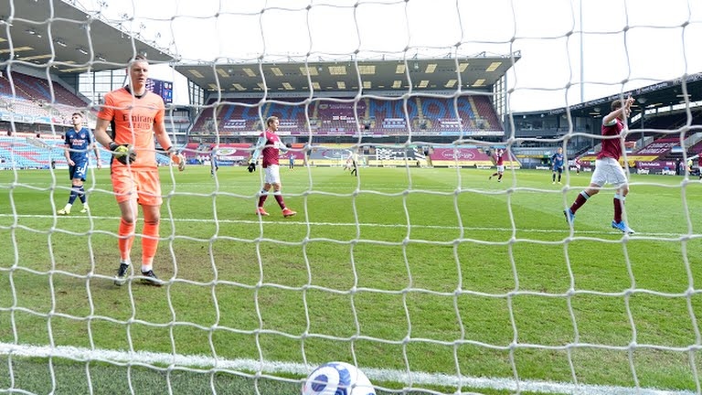 Granit Xhaka mắc sai lầm nghiệp dư, Arsenal hòa đau đớn trước Burnley