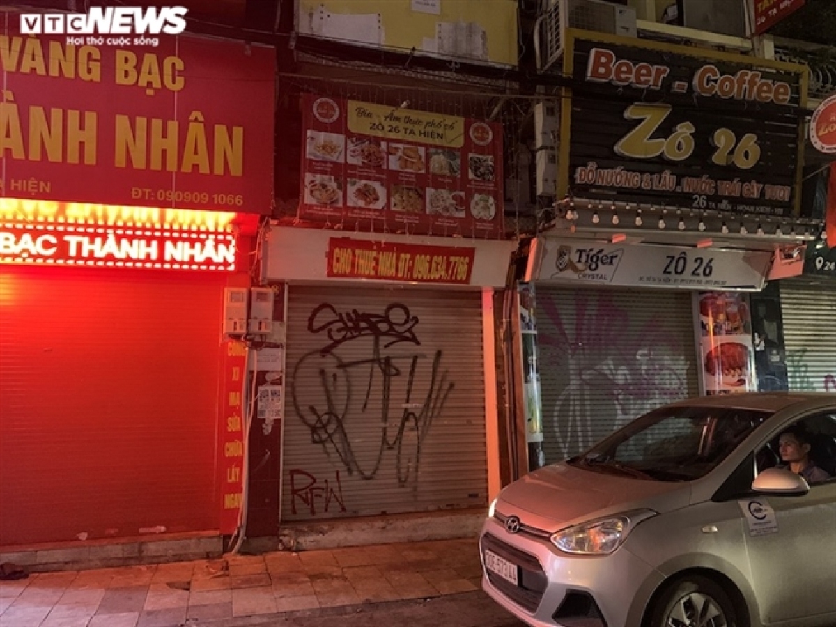 Plenty of properties on Ta Hien street in the Old Quarter are looking for renters.