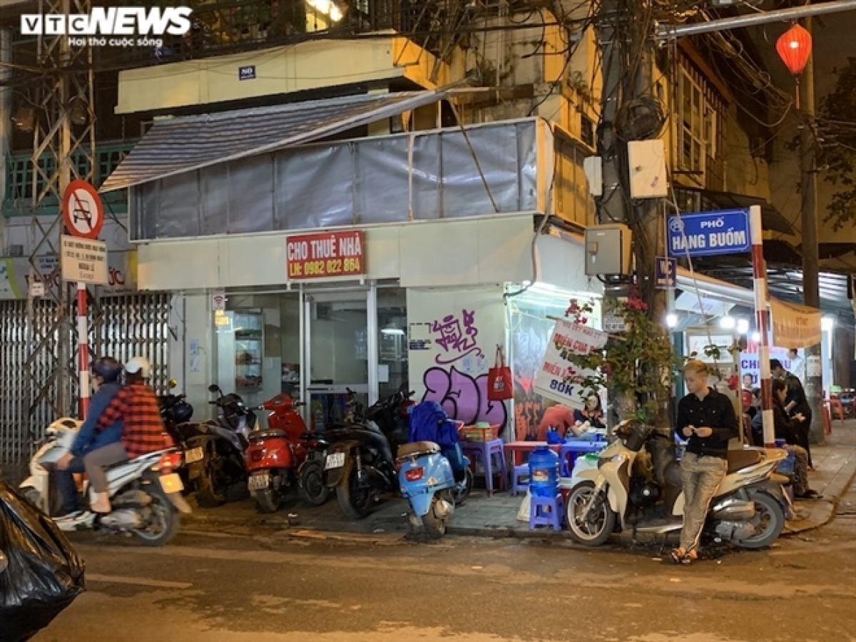 An advantageous location situated on Hang Buom, one of the busiest trading streets in Hanoi, currently has no renter.