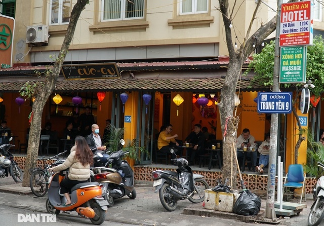 hanoi coffee shops busy after reopening on march 2 picture 11