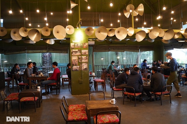 hanoi coffee shops busy after reopening on march 2 picture 6