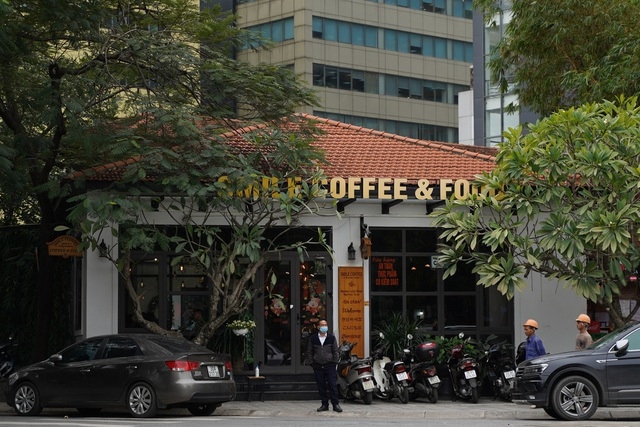 hanoi coffee shops busy after reopening on march 2 picture 9