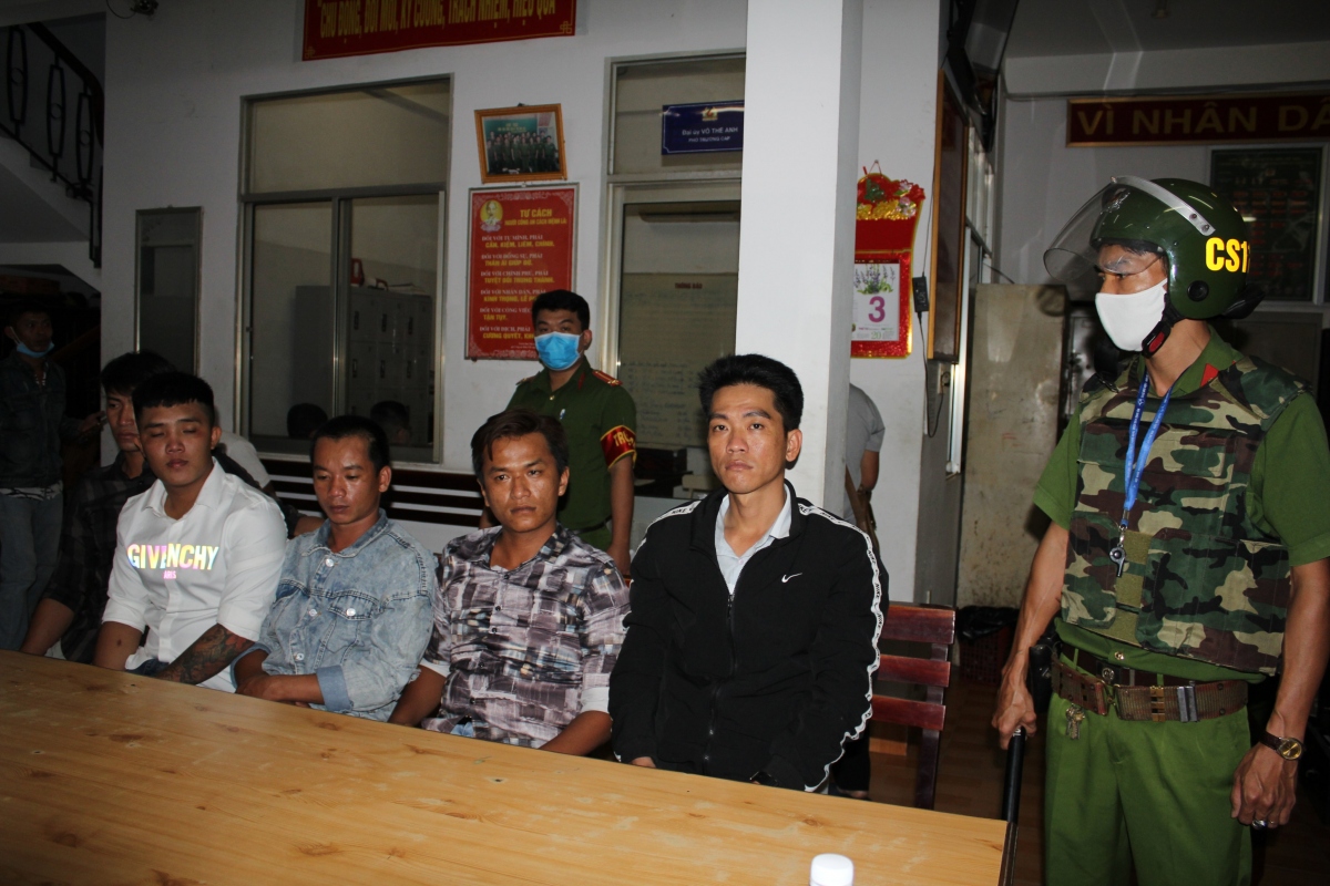 Công an Cần Thơ đã bắt được 20 đối tượng trong vụ hỗn chiến liên quan đến cá độ bóng đá.