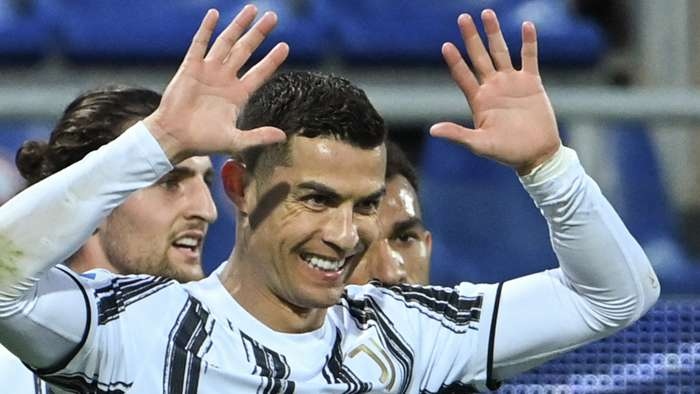 Ronaldo xô đổ kỷ lục ghi bàn của Pele (Ảnh: Getty).