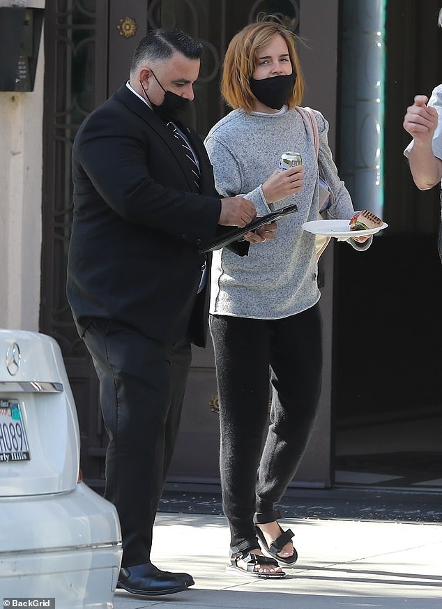 kieu nu emma watson tai xuat tre trung tren pho hinh anh 1