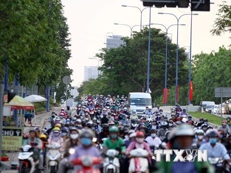 vietnam strictly controls vehicle emissions to improve air quality picture 1
