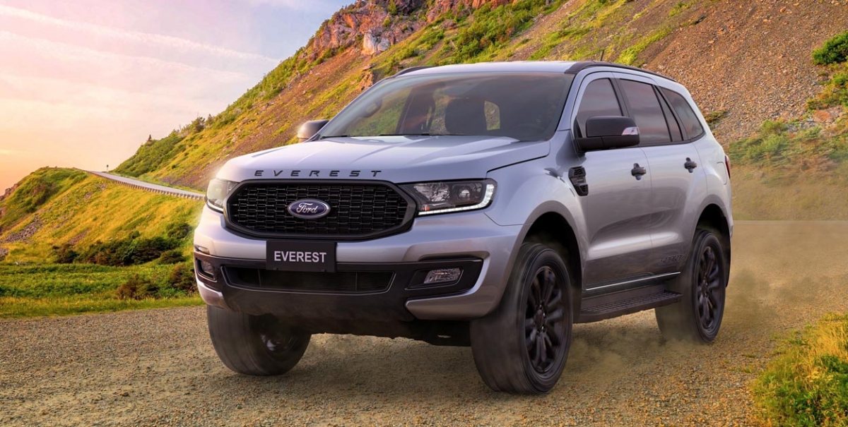 Ford Everest Sport có ngoài hình hầm hố, thể thao hơn các bản khác.