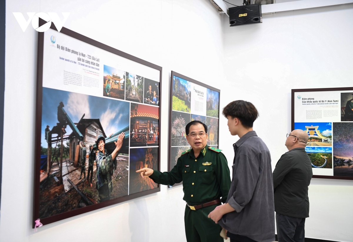 border life vividly depicted at hanoi photo exhibition picture 11