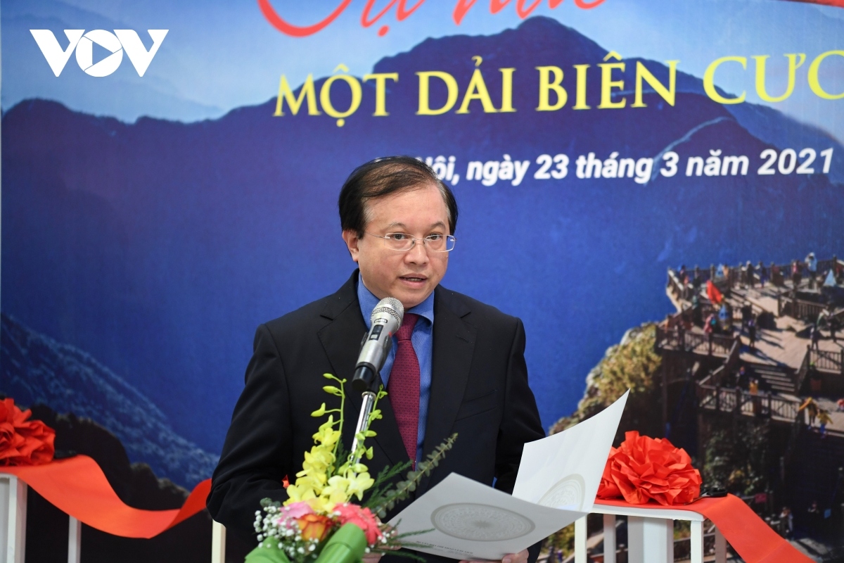 border life vividly depicted at hanoi photo exhibition picture 2