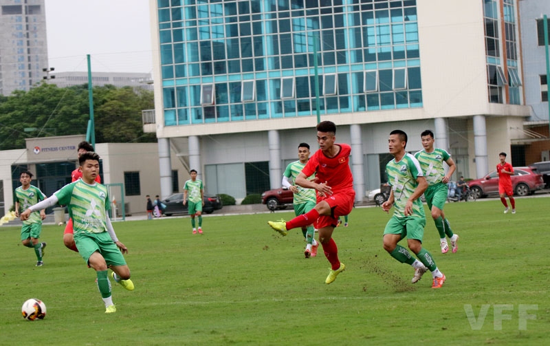 vietnam u18 squad train hard ahead of upcoming international tournaments picture 2