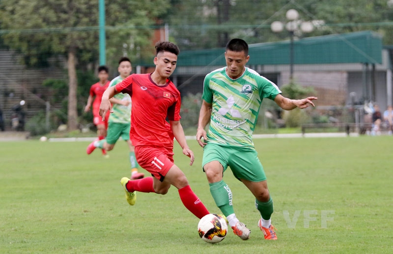 vietnam u18 squad train hard ahead of upcoming international tournaments picture 5
