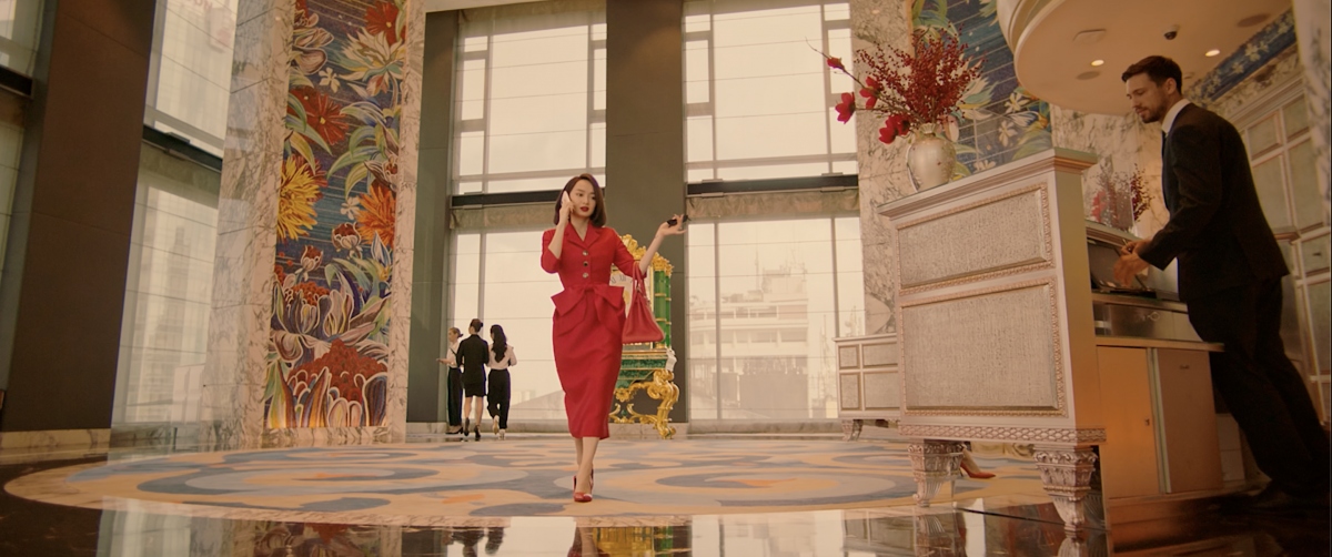 Hé lộ cuộc sống siêu sang chảnh của Kaity Nguyễn trong "Gái già lắm chiêu V"