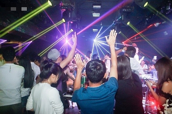 Hanoi set for reopening of bars, karaoke venues, and nightclubs