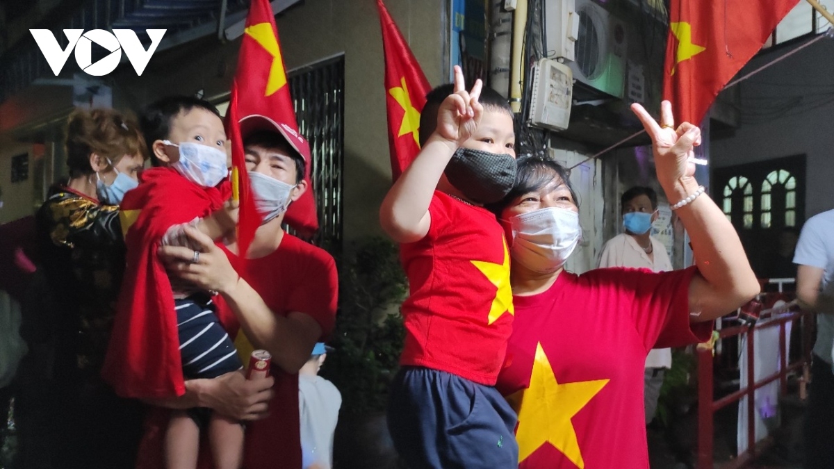 delight for hai phong residents as 14-day lockdown lifted in three areas picture 2