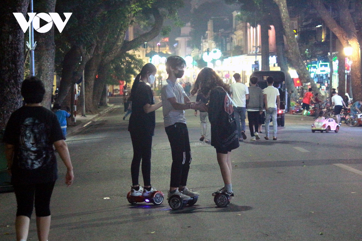 hanoi capital reopens weekend pedestrian streets in old quarter picture 12