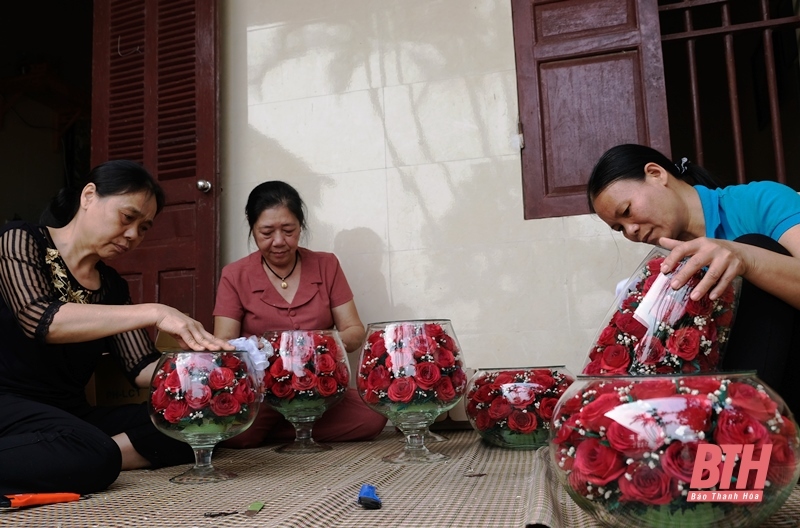 Doc dao nghe lam hoa bat tu hinh anh 12