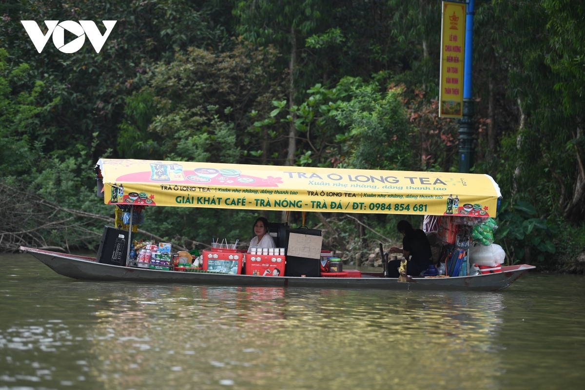 photos show huong pagoda quiet following reopening picture 14