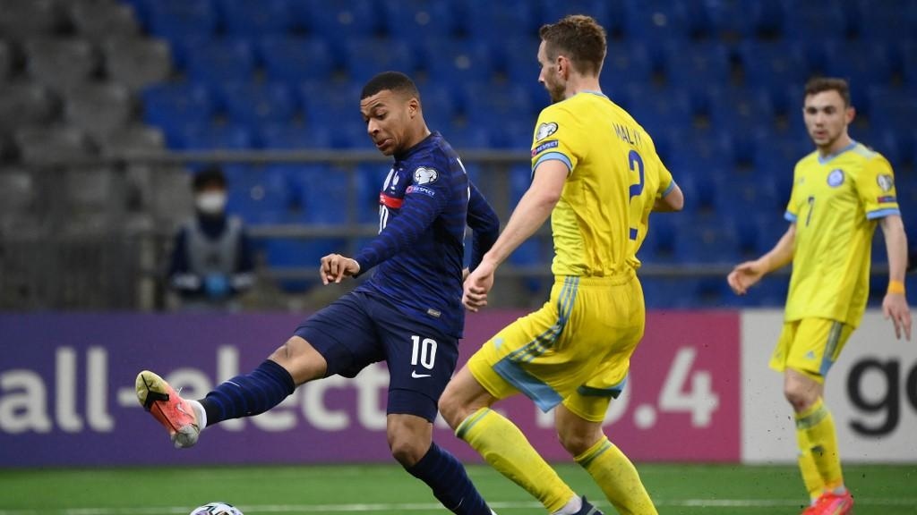 Mbappe bỏ lỡ cơ hội nâng tỷ số lên 3-0. (Ảnh: Getty)