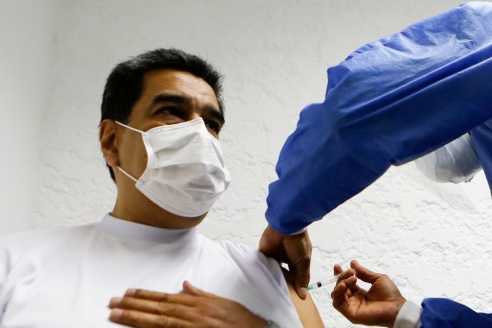 tong thong venezuela tiem vaccinesputnik v do nga san xuat hinh anh 1