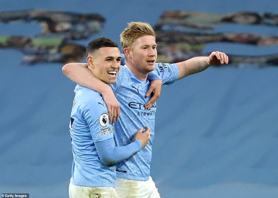 Foden ghi dấu ấn trong cả 2 bàn thắng của De Bruyne. (Ảnh: Getty)