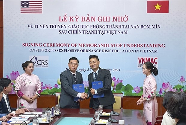 memorandum signed to boost uxo risk education in vietnam picture 1