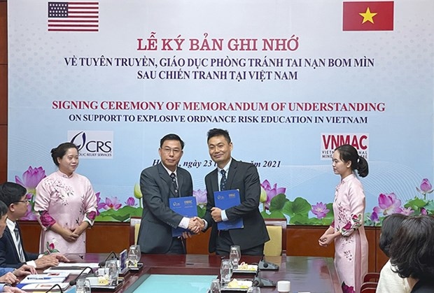 memorandum signed to boost uxo risk education in vietnam picture 1 memorandum signed to boost uxo risk education in vietnam picture 1