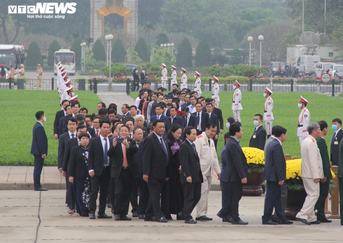 party, state leaders pay tributes to late president ho ahead of last na session picture 9